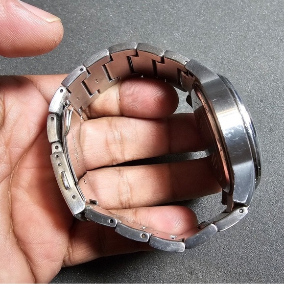 Guess Steel Mens Quartz Watch Silver Tone Working U0075G3 Cracked Crystal - Picture 10 of 13